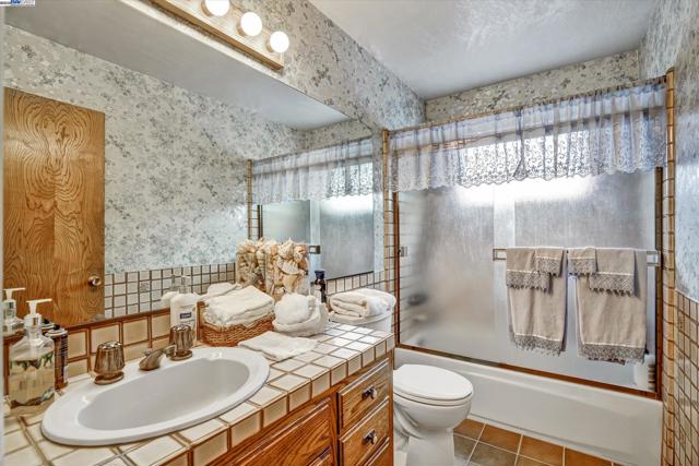 664 Berry Ave, Hayward CA: https://media.crmls.org/mediaz/d243f9b7-eb6c-43bf-b924-940971a0e36d.jpg