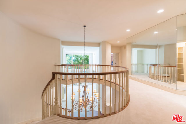 12386 Ridge Circle, Los Angeles CA: https://media.crmls.org/mediaz/d2442c13-9a50-4622-90e0-5b9a92868fe5.jpg