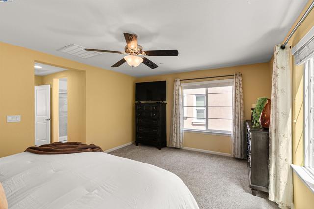 6505 Brando Loop, Fair Oaks CA: https://media.crmls.org/mediaz/d2444f52-b326-442b-b778-deae7b5f57f2.jpg