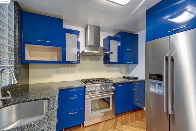 805 Red Leaf Court, San Francisco CA: https://media.crmls.org/mediaz/d244f6ae-12b1-4bd0-9469-e9d96729e5ff.jpg