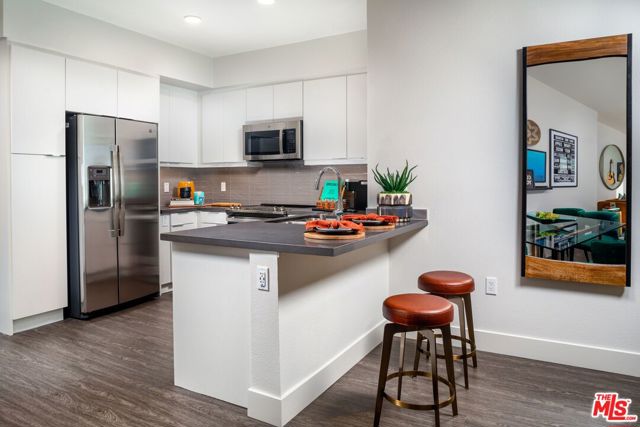 1101 N Main Street, Los Angeles CA: https://media.crmls.org/mediaz/d245439a-7be7-4c01-acc9-48e02a0aa170.jpg