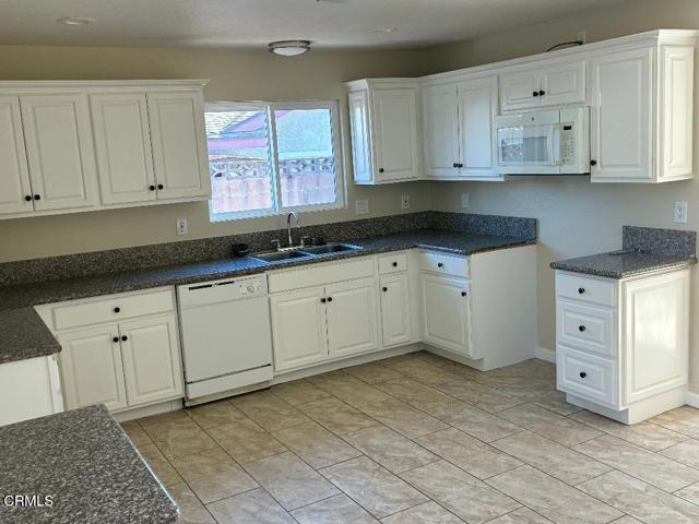 Detail Gallery Image 5 of 30 For 444 Mountain View St, Fillmore,  CA 93015 - 4 Beds | 2 Baths