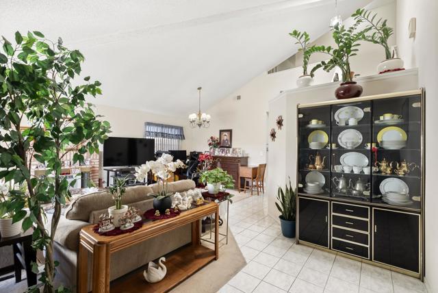 Detail Gallery Image 5 of 41 For 117 Shady Oak Road, San Diego,  CA 92114 - 4 Beds | 3 Baths