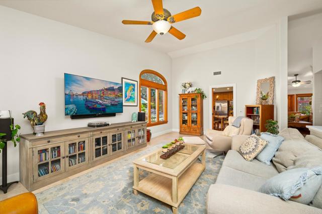 Detail Gallery Image 4 of 43 For 1850 Willowhaven Rd, Encinitas,  CA 92024 - 4 Beds | 3 Baths
