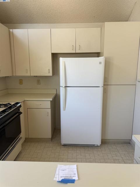 132 Crosswind Court, Hercules CA: https://media.crmls.org/mediaz/d2465c1f-7133-40ff-9f05-febbb26f96e9.jpg