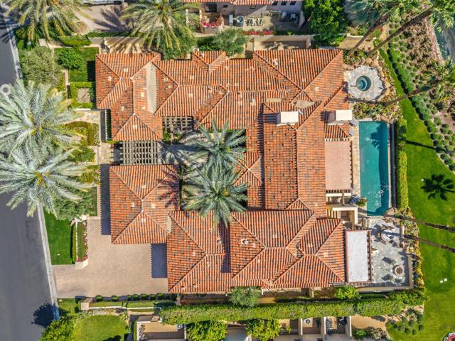 80675 Via Portofino, La Quinta CA: https://media.crmls.org/mediaz/d2469bee-843c-4002-ab76-dcc947004257.jpg
