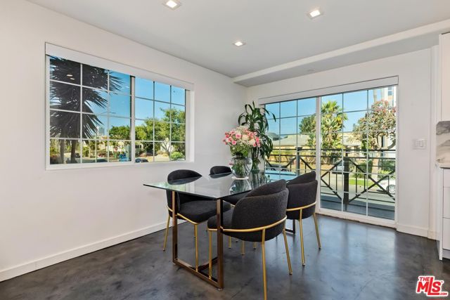 1521 S HAYWORTH Avenue, Los Angeles CA: https://media.crmls.org/mediaz/d246d5fc-287a-42a5-ae36-4ec9fd52ead9.jpg