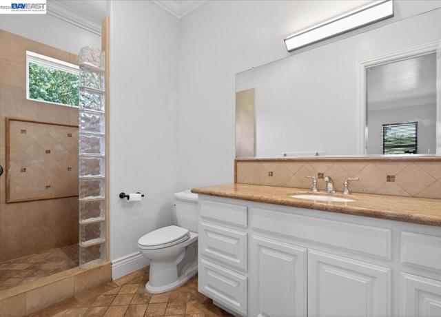 Image 41 of 60 For 920 Happy Valley Rd