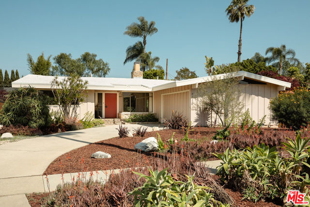 4110 Pine Avenue, Long Beach CA: https://media.crmls.org/mediaz/d2477a38-97cb-48a6-a486-b9b31cf77873.jpg