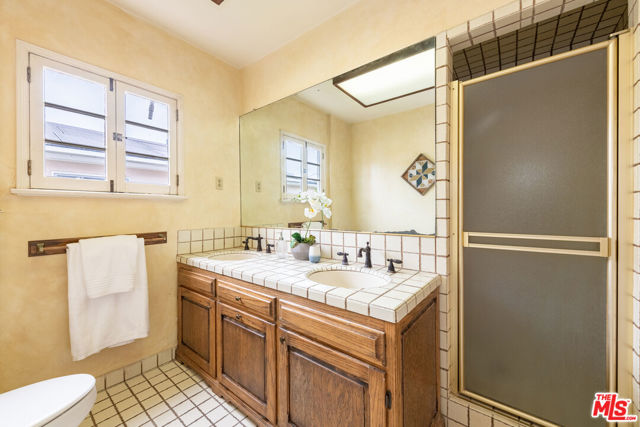 475 S Rodeo Drive, Beverly Hills CA: https://media.crmls.org/mediaz/d248136c-673b-4a6e-a281-12b941cabecb.jpg
