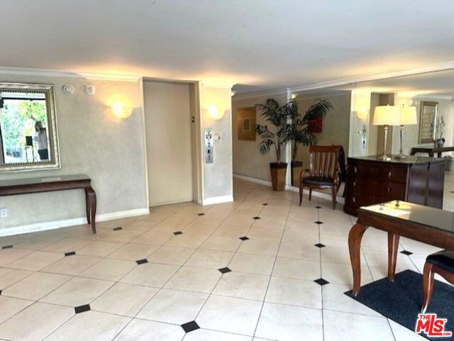11645 Montana Avenue, Los Angeles CA: https://media.crmls.org/mediaz/d2486082-be01-4cbc-9241-4d3ffdf0086d.jpg