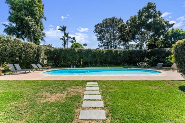 2315 Avenida De La Playa, La Jolla CA: https://media.crmls.org/mediaz/d2488352-1e6f-4fed-b00c-6838694bb441.jpg