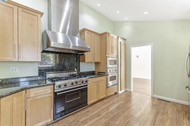 Image 3 of 46 For 18745 Cavendish Dr