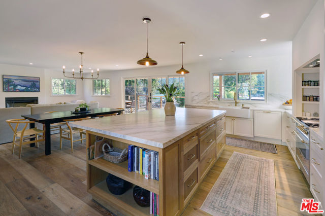 2310 Laguna Circle Drive, Agoura Hills CA: https://media.crmls.org/mediaz/d248a6ea-7b45-4614-a69b-960b1c3a7c00.jpg