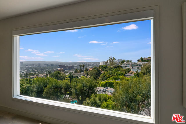 1344 Belfast Drive, Los Angeles CA: https://media.crmls.org/mediaz/d248ce52-9114-481e-80fc-eb00ddcf5ab1.jpg