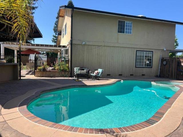 1298 Hersman Drive, Gilroy CA: https://media.crmls.org/mediaz/d24926f9-21ff-40e2-92d0-e2668a8974e0.jpg