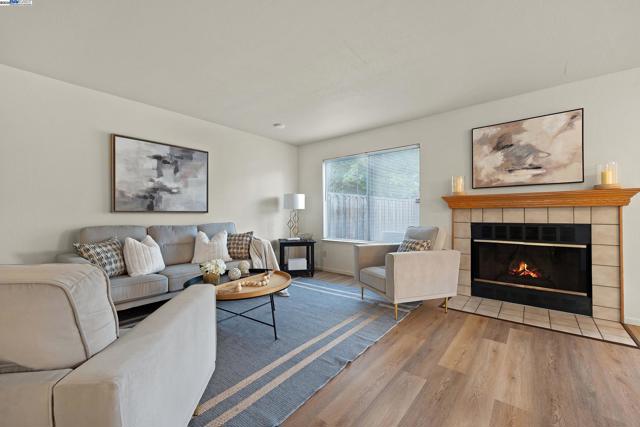 117 Pelican Loop, Pittsburg CA: https://media.crmls.org/mediaz/d2496699-fd88-42d2-9921-1f1d2a982b73.jpg
