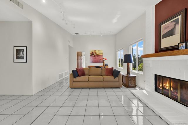 Image 12 of 50 For 17925 Avenida Cordillera