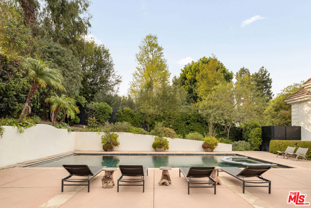 3901 Longridge Avenue, Sherman Oaks CA: https://media.crmls.org/mediaz/d249f9ad-22d1-4d80-ab3d-1d29302599b3.jpg