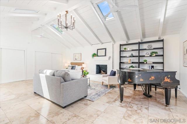 2602 N Louise, Santa Ana CA: https://media.crmls.org/mediaz/d24a4316-6648-44ad-8600-586c264c4e5f.jpg