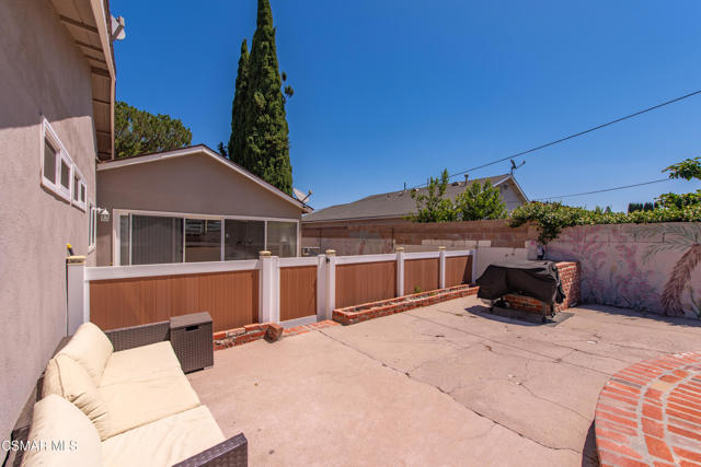 3268 Hilldale Avenue, Simi Valley CA: https://media.crmls.org/mediaz/d24a84f0-119c-4884-b446-1f7f2e744ec0.jpg