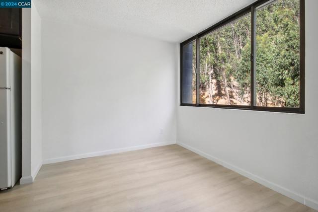 Image 16 of 36 For 555 Pierce St  840