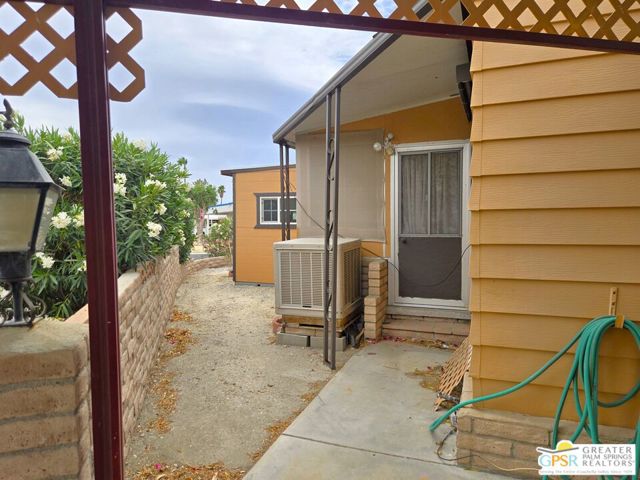 69490 Parkside Drive, Desert Hot Springs CA: https://media.crmls.org/mediaz/d24b6979-fe14-4cf3-8258-408f79fd3d4d.jpg