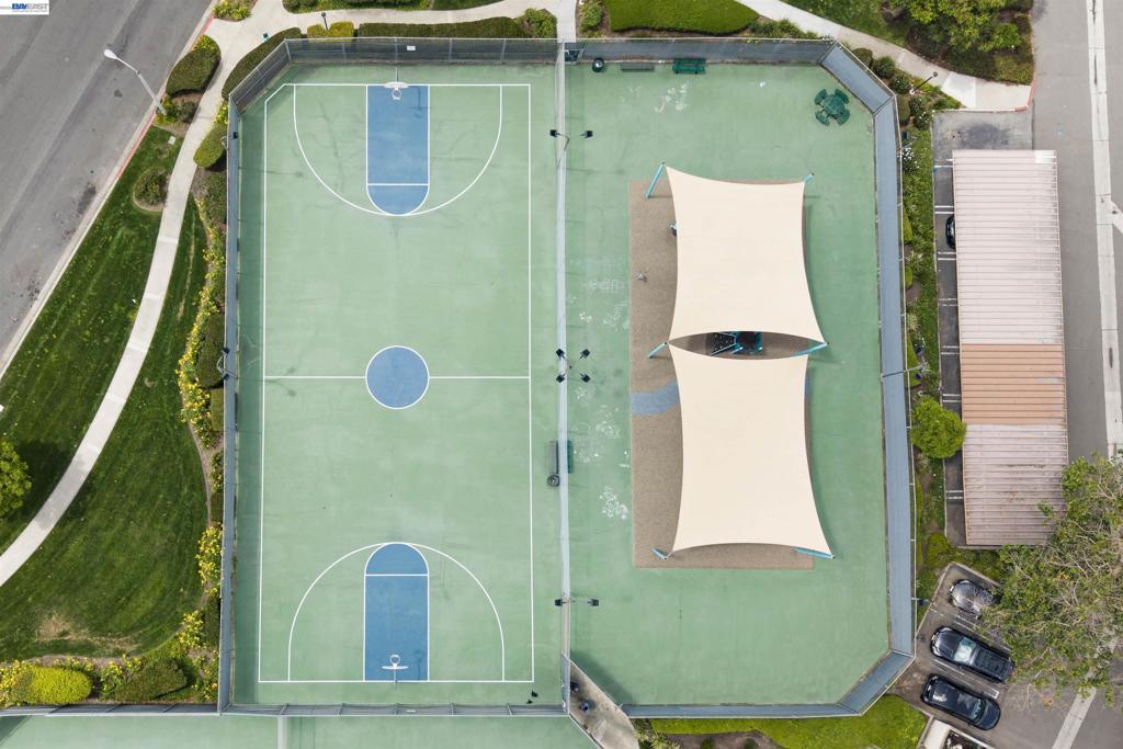 https://media.crmls.org/mediaz/d24c472f-ddfe-43dc-bbab-ff8f9bc2bf7b.jpg?preset=X-Large