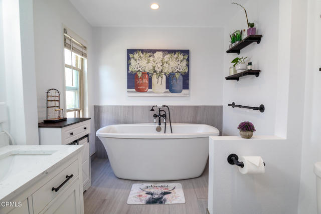 1501 Raccoon Court, Ventura CA: https://media.crmls.org/mediaz/d24c9251-49fc-497c-a190-cdc3bf4284ab.jpg