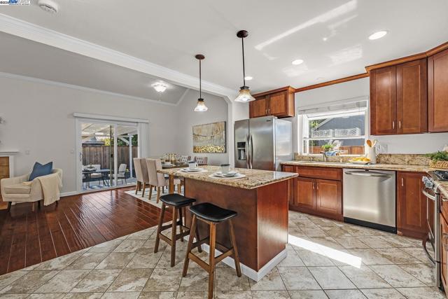 5487 Treeflower Dr, Livermore CA: https://media.crmls.org/mediaz/d24cbcfa-3e37-4a9b-a1bc-a233bd0934ca.jpg