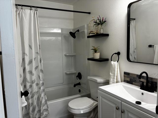 Detail Gallery Image 8 of 18 For 8034 Linda Vista Rd #1d,  San Diego,  CA 92111 - 2 Beds | 2 Baths