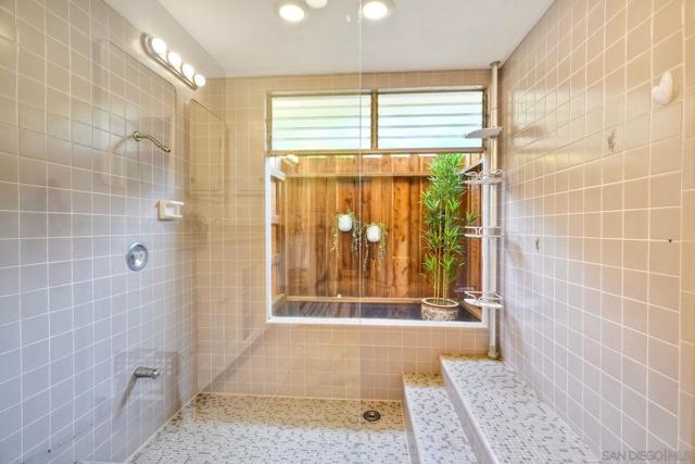 11668 Altoona Dr, El Cajon CA: https://media.crmls.org/mediaz/d24d4269-3e36-4093-8d49-48ceb59e5d34.jpg
