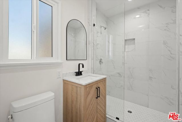 701 Oxford Avenue, Marina del Rey CA: https://media.crmls.org/mediaz/d24d7d07-843a-4b98-b789-98e04710c8fe.jpg