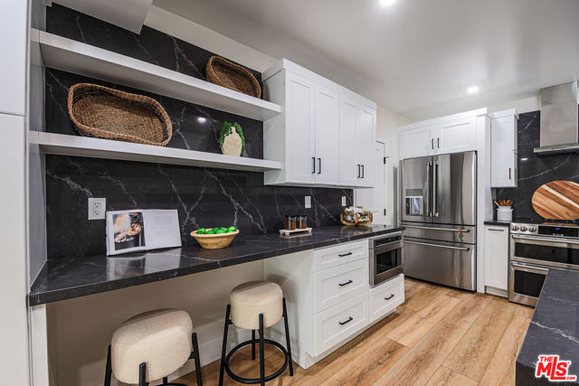 133 S Oakhurst Drive, Beverly Hills CA: https://media.crmls.org/mediaz/d24e4fa0-6968-4723-9b32-ccea945c3f9b.jpg