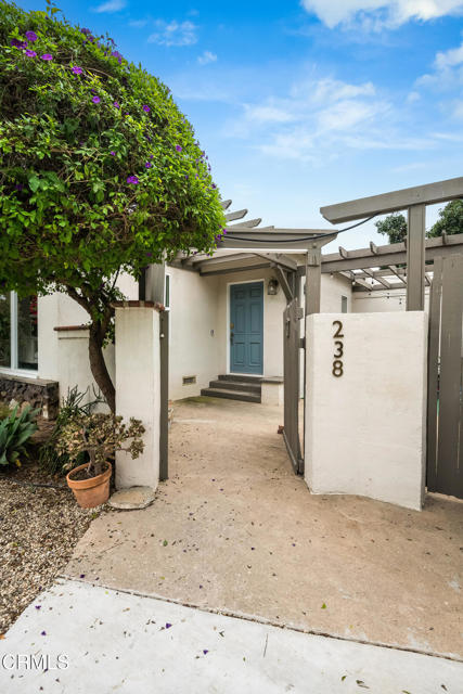 238 W Center Street, Ventura CA: https://media.crmls.org/mediaz/d24f0494-473e-42d9-b63a-c0bb30199ed6.jpg