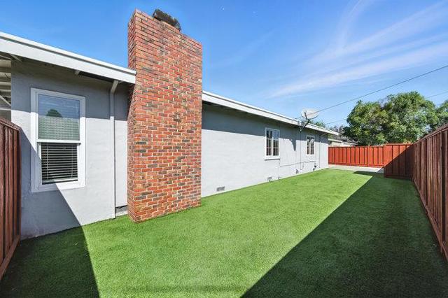 2950 Union Avenue, Hayward CA: https://media.crmls.org/mediaz/d24f6f03-2753-4323-9518-dabf623cf044.jpg