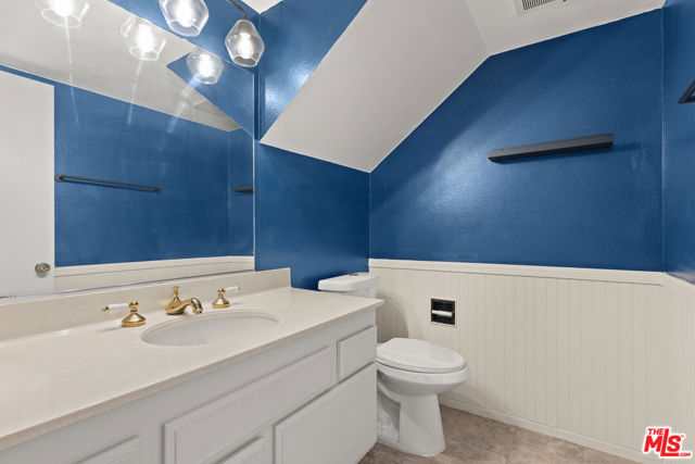 6021 Lindley Avenue, Tarzana CA: https://media.crmls.org/mediaz/d24f73f1-e934-4b80-9d74-e7f36b780d95.jpg