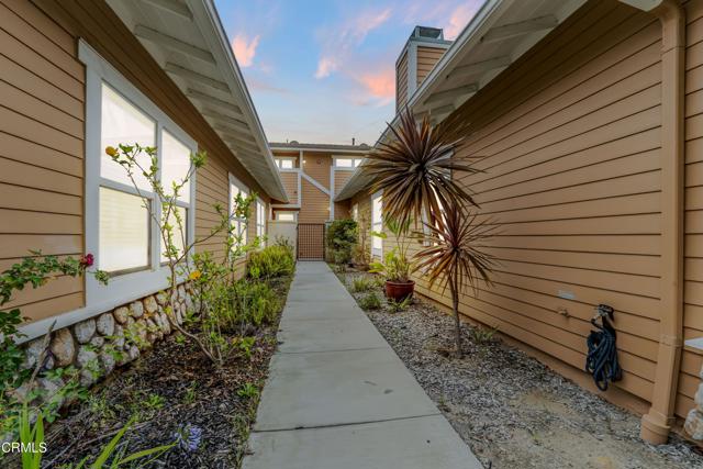 962 Jonquill Avenue, Ventura CA: https://media.crmls.org/mediaz/d24f7f02-78c9-4b0f-82f0-e5a08989424f.jpg