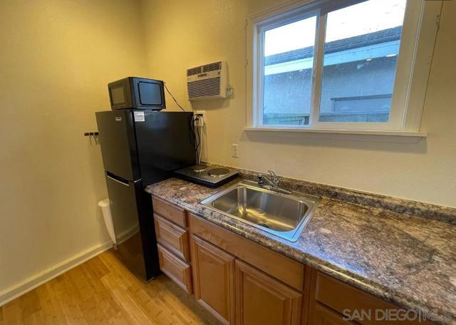 1863 Almagro Ln, Escondido CA: https://media.crmls.org/mediaz/d24f8765-44c3-45a3-83e2-cf8828a5353f.jpg