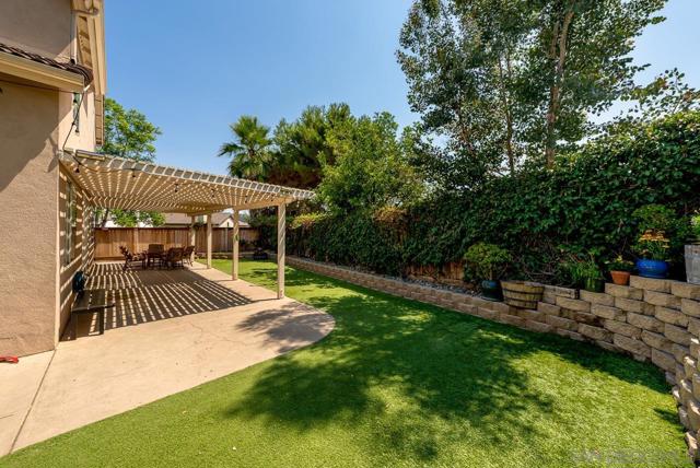 6789 Camino De Amigos, Carlsbad CA: https://media.crmls.org/mediaz/d24fc09b-2b75-4ff1-8ab6-6f71fab5389b.jpg