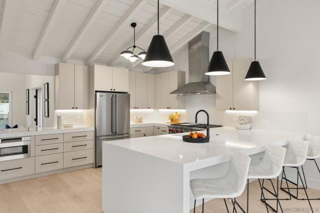 5632 Ladybird Lane, La Jolla CA: https://media.crmls.org/mediaz/d2506764-0982-451d-a576-a33867ea3e24.jpg