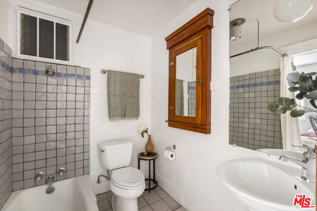 3865 Brunswick Avenue, Los Angeles CA: https://media.crmls.org/mediaz/d250934d-7a38-4e77-b301-0262593c25c0.jpg
