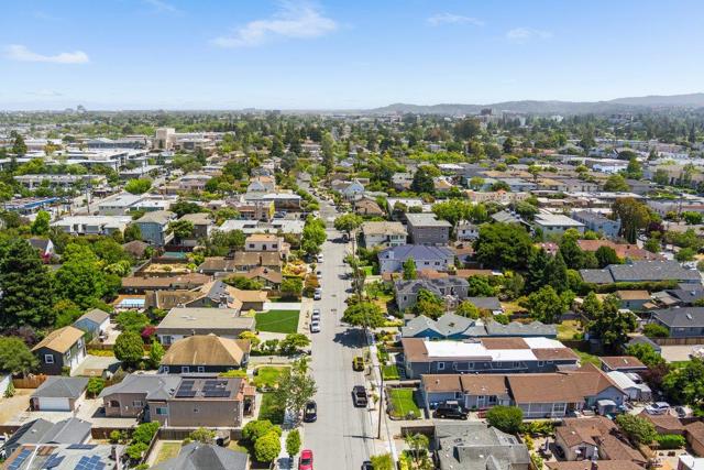28 Clarendon Road, Burlingame CA: https://media.crmls.org/mediaz/d250c65f-500c-401b-8deb-fbf8282b2d34.jpg