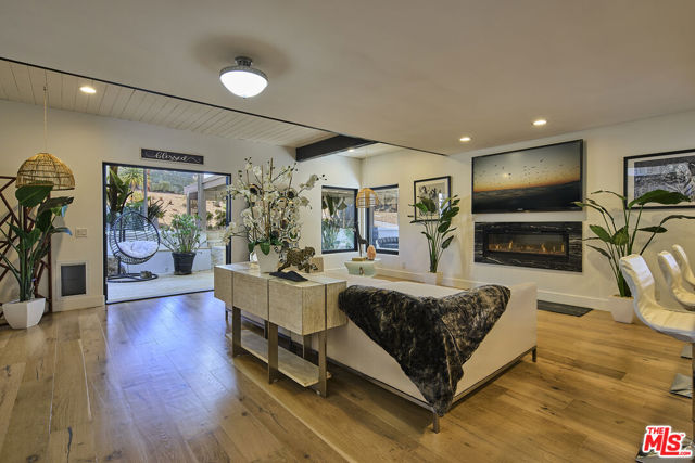 2266 Cold Canyon Road, Calabasas CA: https://media.crmls.org/mediaz/d250e9c9-7c4a-44b6-8b60-b46e12b180cd.jpg