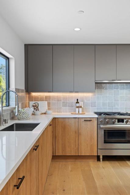 760 Loma Court, Redwood City CA: https://media.crmls.org/mediaz/d2518f9b-99c3-4a27-91ca-4e9f4d37b141.jpg