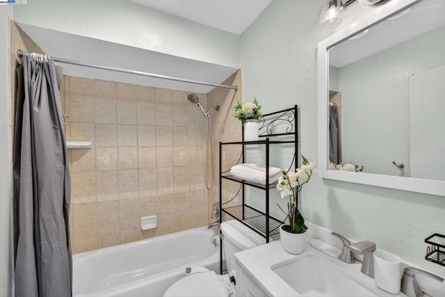 1810 Peary Way, Livermore CA: https://media.crmls.org/mediaz/d25209b5-2b46-4258-a48c-a86123407f57.jpg