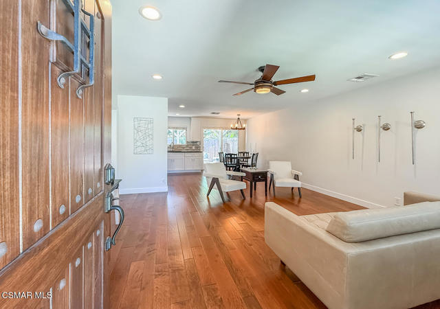 768 Brossard Drive, Thousand Oaks CA: https://media.crmls.org/mediaz/d2525e56-e35b-4167-9596-43965e506b56.jpg