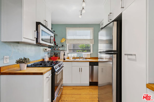5309 Cahuenga Boulevard, A photo 6