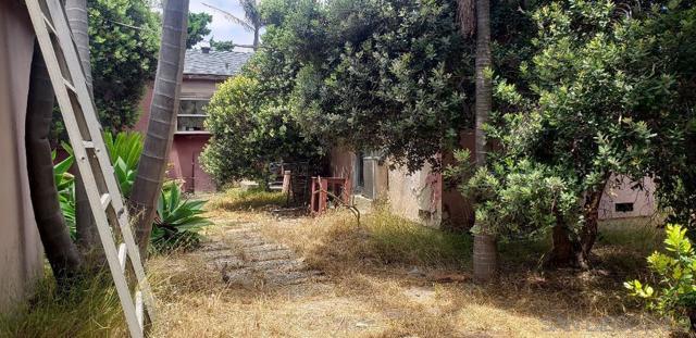 815 Reed Avenue, San Diego CA: https://media.crmls.org/mediaz/d2532112-d58b-4fdc-b9bb-8f1eb175d08e.jpg