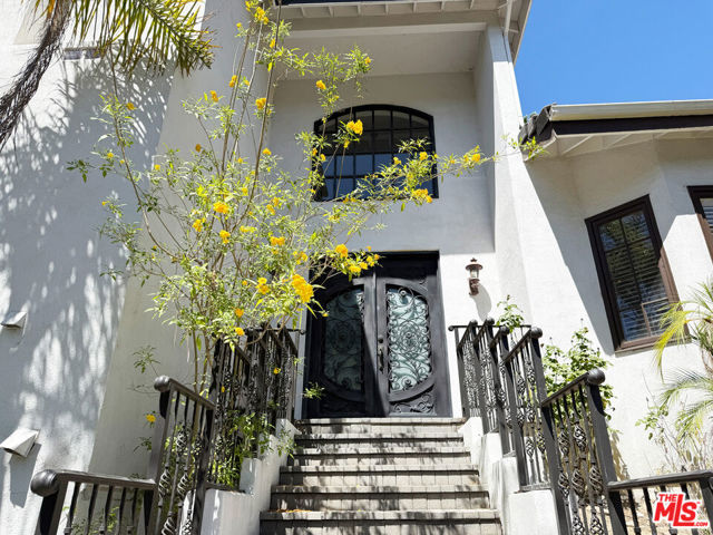 15020 Encanto Drive, Sherman Oaks CA: https://media.crmls.org/mediaz/d25338a4-fedf-4692-980b-1f6ea4f83fb2.jpg